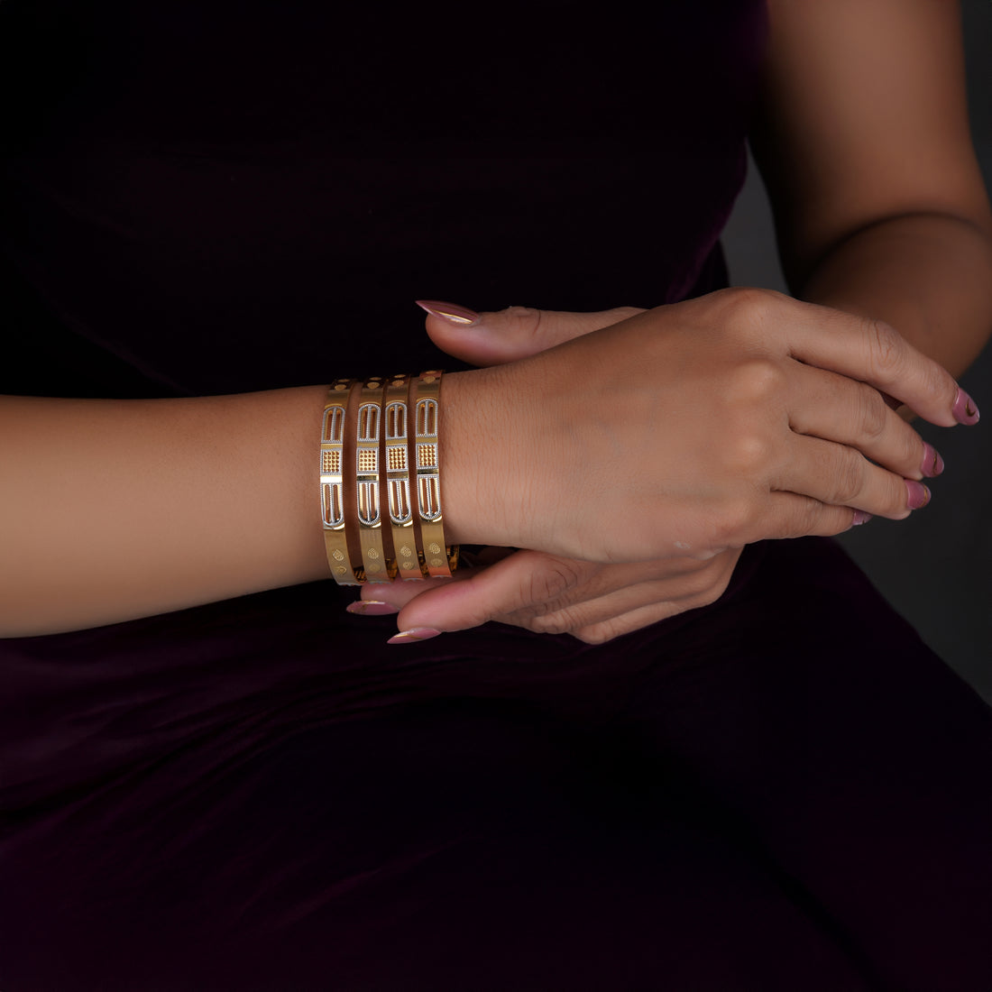 Regal Twist 4 Pcs Bangles