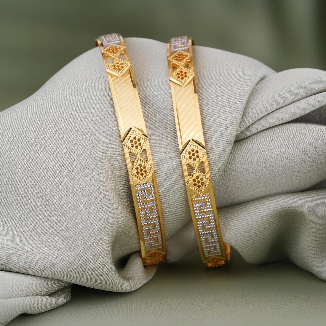 Hiranshi Bangles