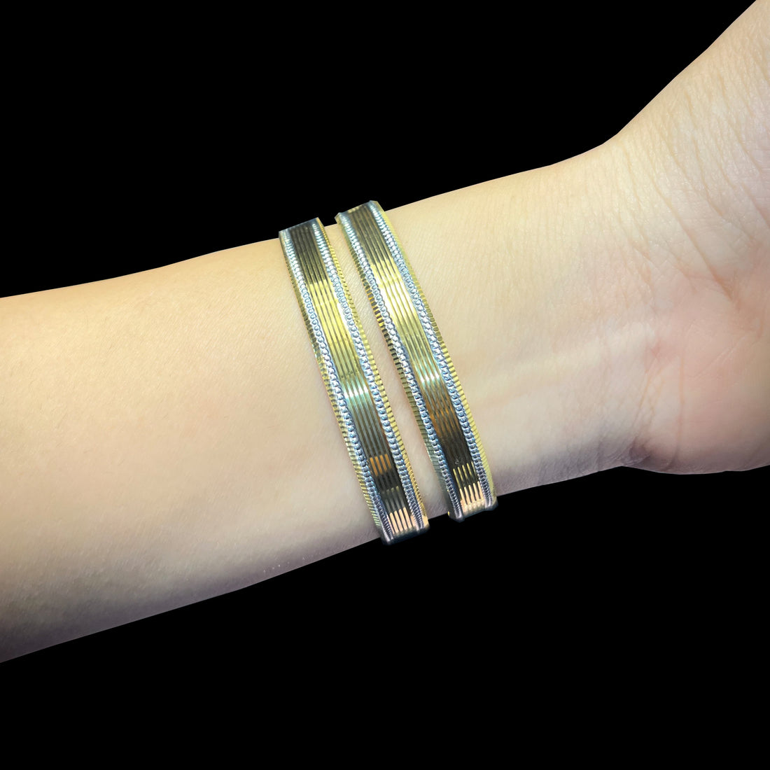 Golden Halo 2 Pcs Bangles