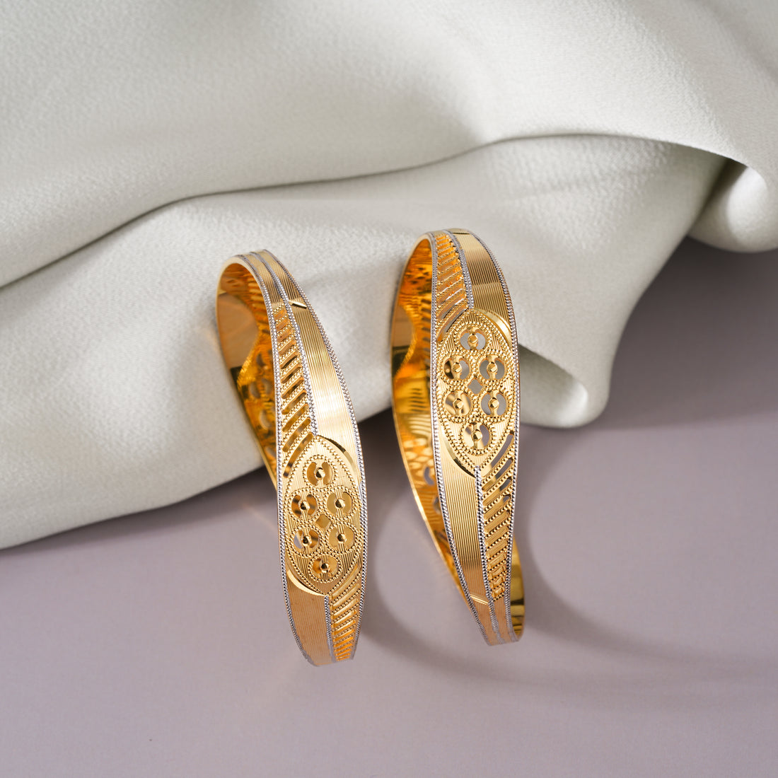 Nio 2 pcs Bangles