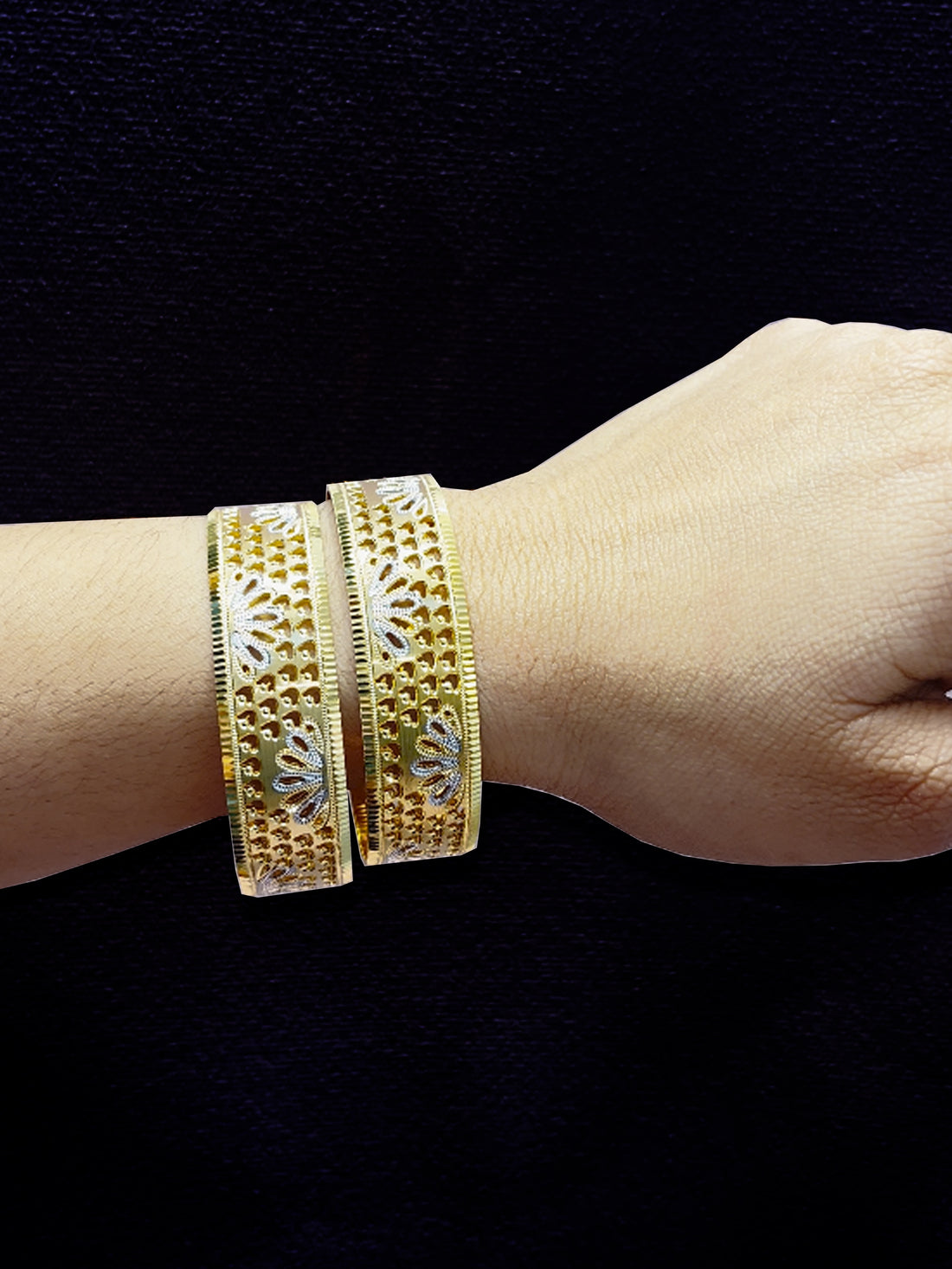 Celestia  2 Pcs Bangles
