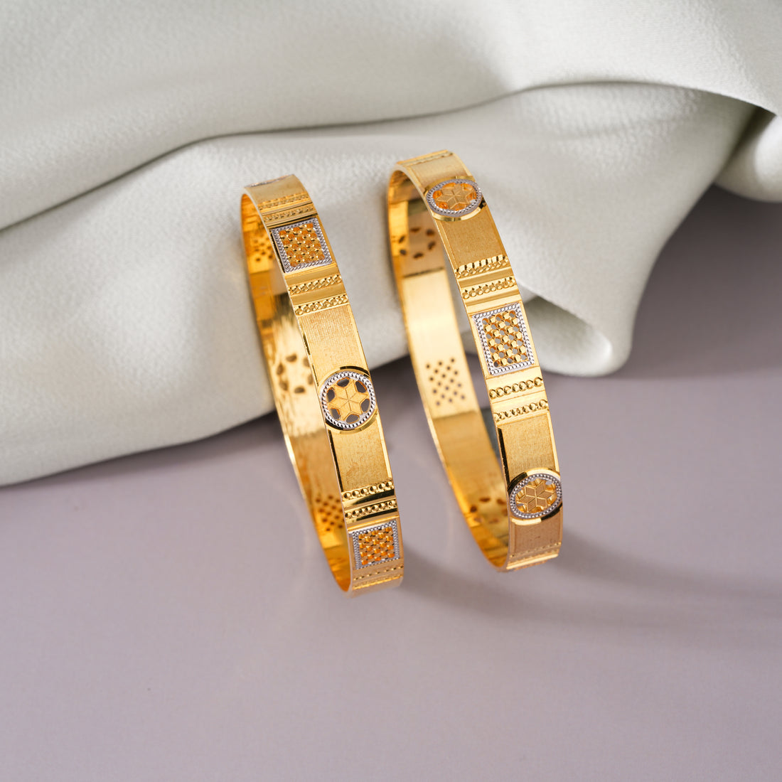 ji0 2 pcs Bangles