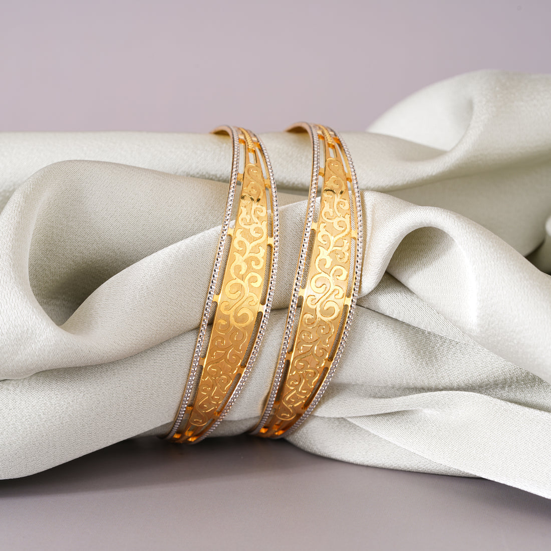 Royal Radiance 2 Pcs Bangles