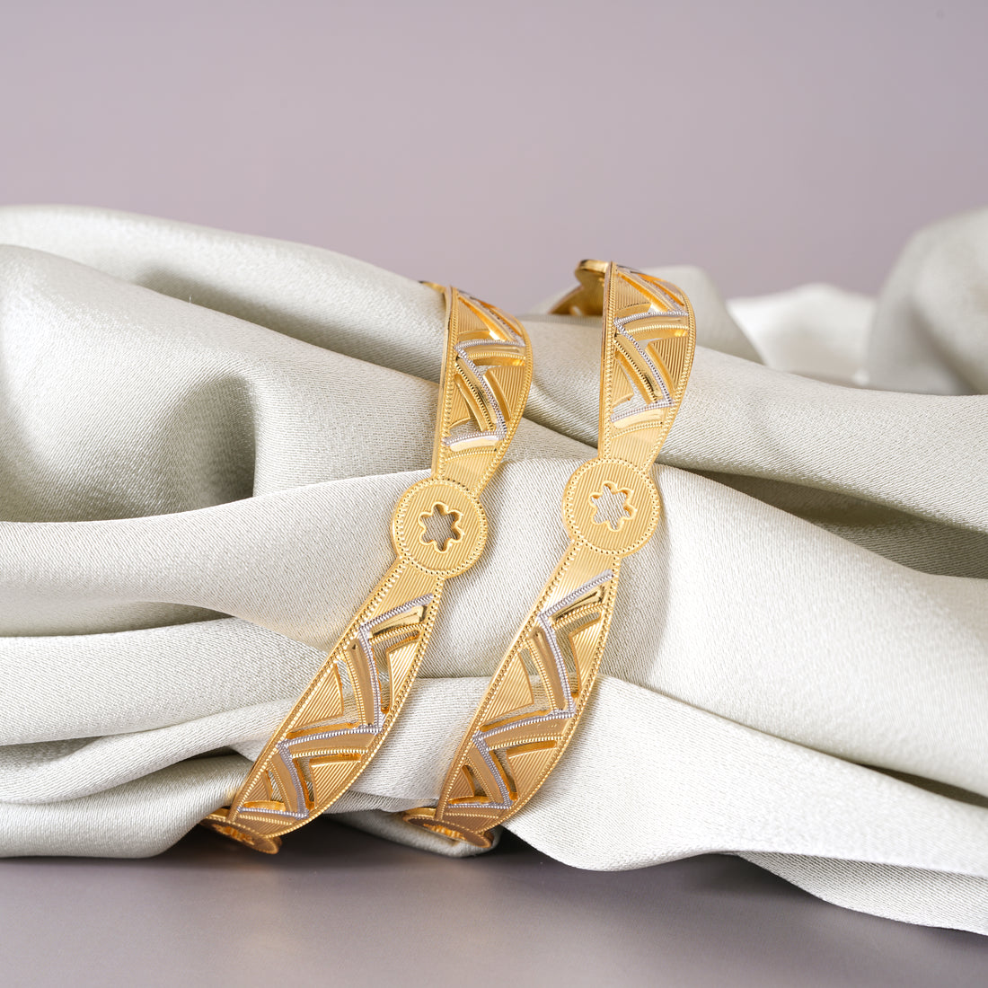 Manaswi 2 pcs Bangles