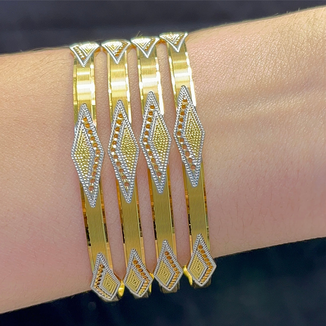 Mahira 4 Pcs Bangles