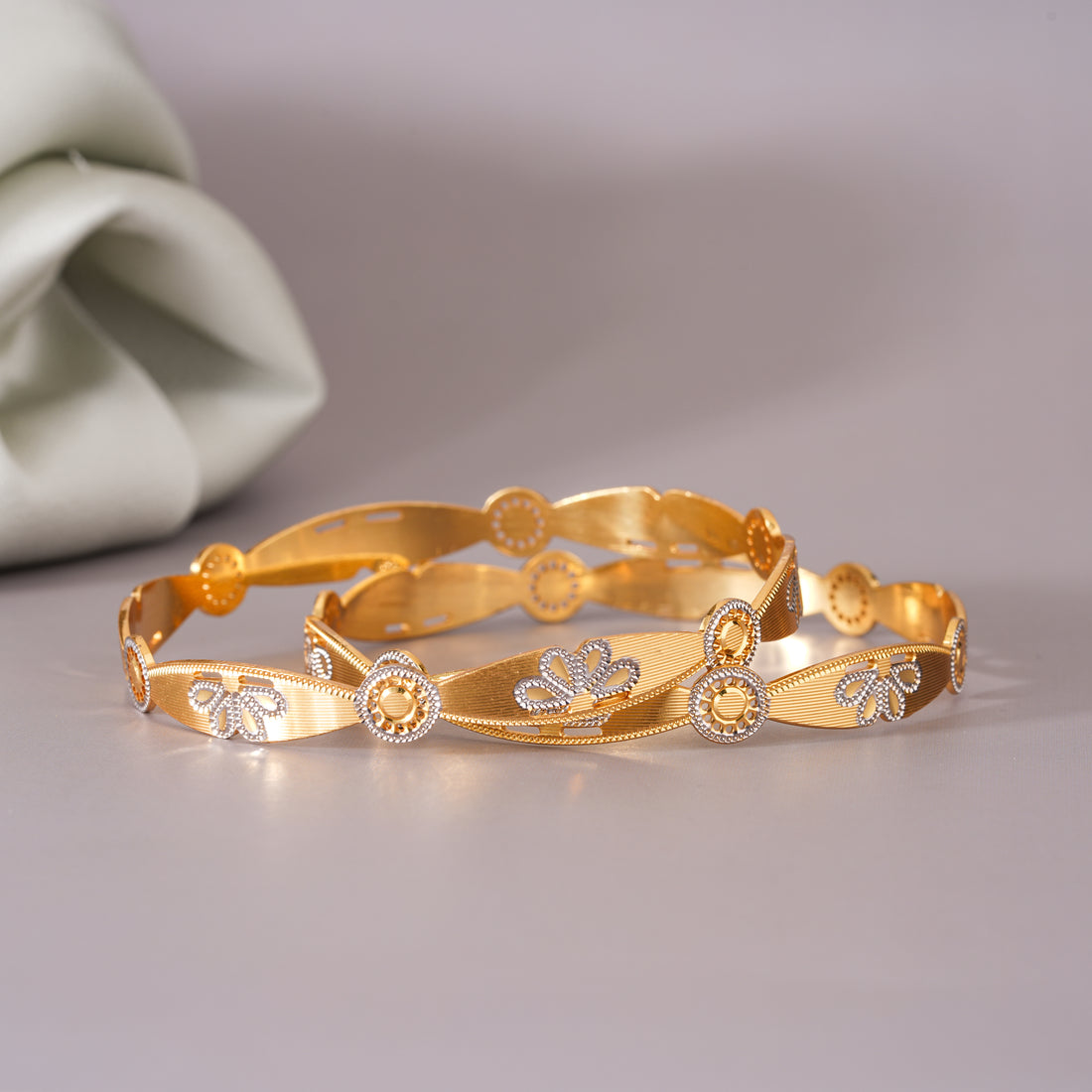 Tinu 2 pcs Bangles