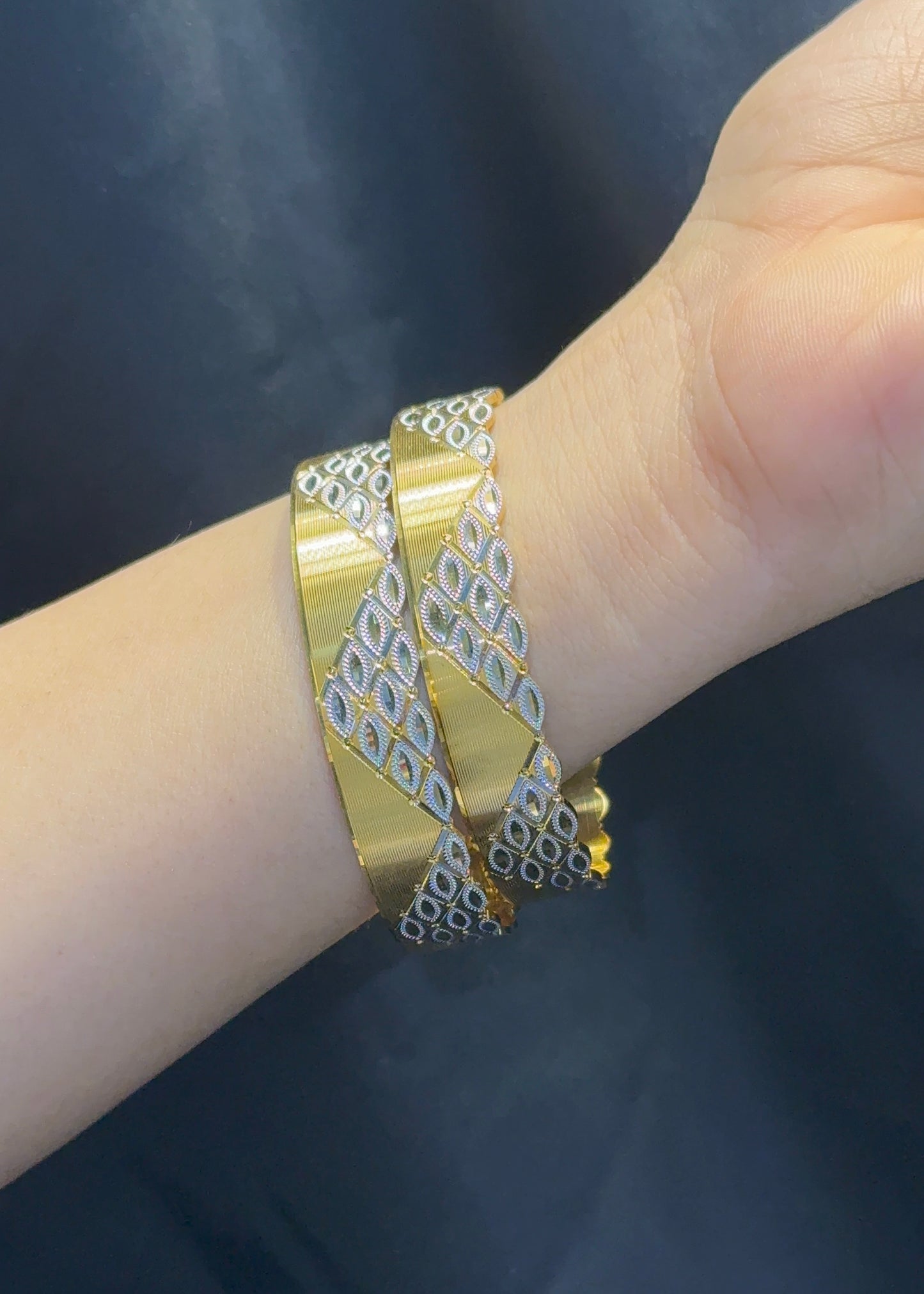 115-Elegant Two-Tone Gold-Plated Designer Bangles for Women – Lightweight Traditional Jewelry with Intricate Leaf Pattern